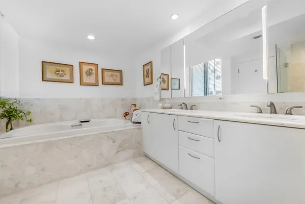 $1,385,000 | 1331 Brickell Bay Drive, Unit 408, Miami, FL 33131