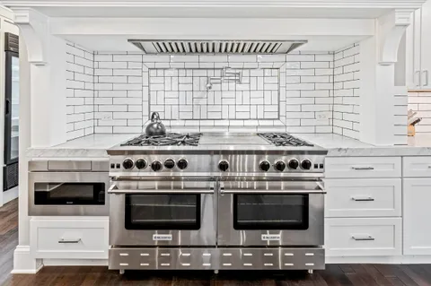 $1,565,000 | 2712 West Sunnyside Avenue, Chicago, IL 60618