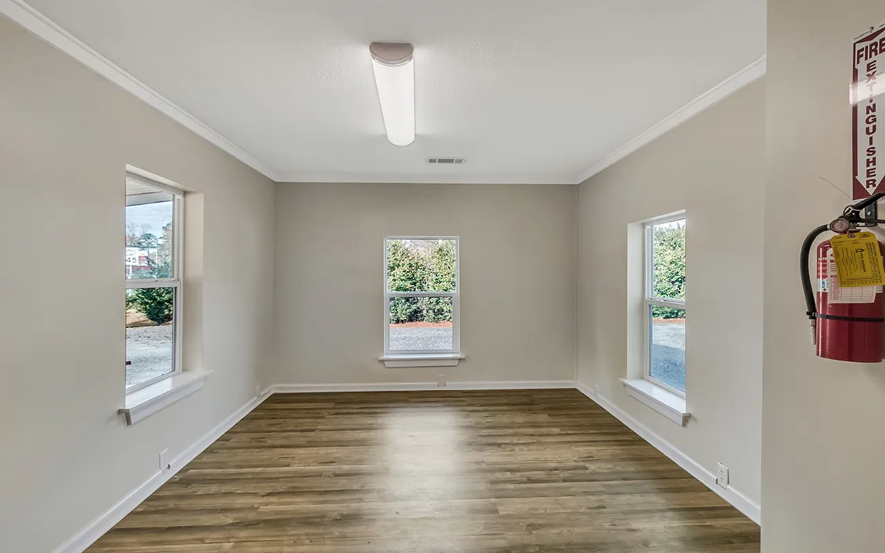 $4,268 | 406 Highway 80, Unit A, Bloomingdale, GA 31302