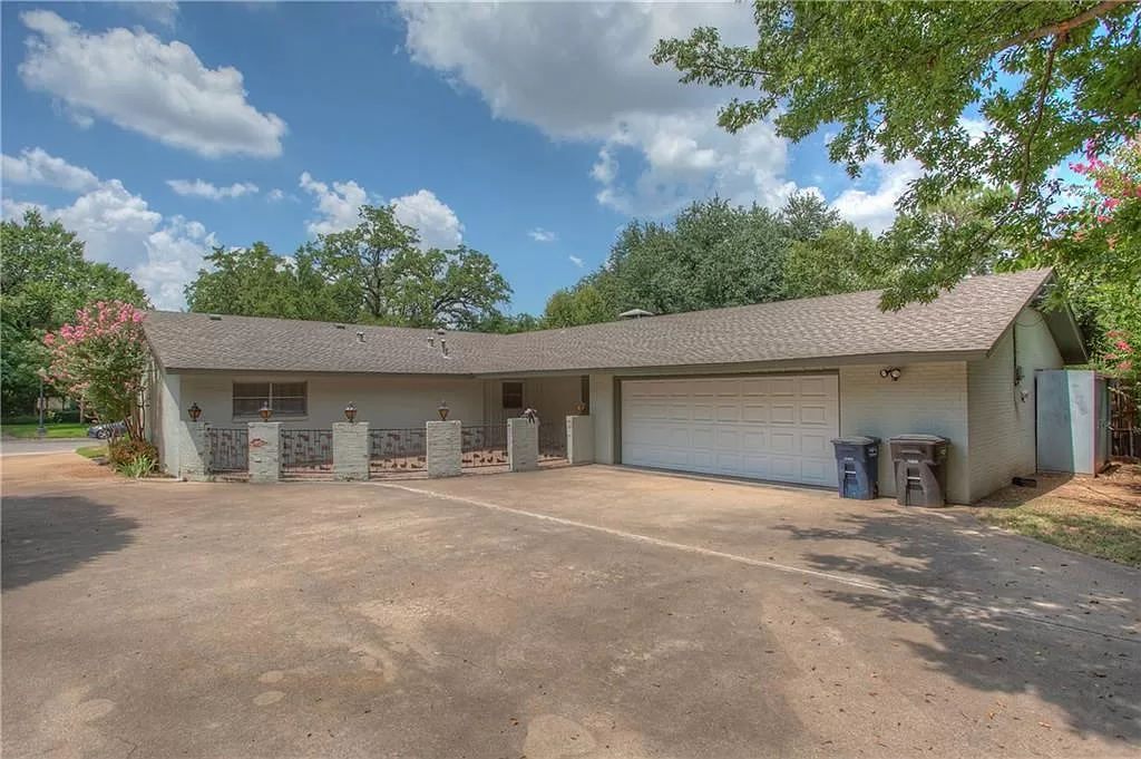 616 Edgefield Road Fort Worth, TX 76107 - Photo 27 of 35