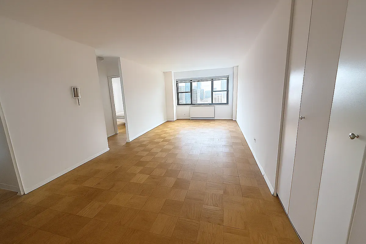 $4,595 | 345 East 80th Street, Unit 20K | Upper East Side