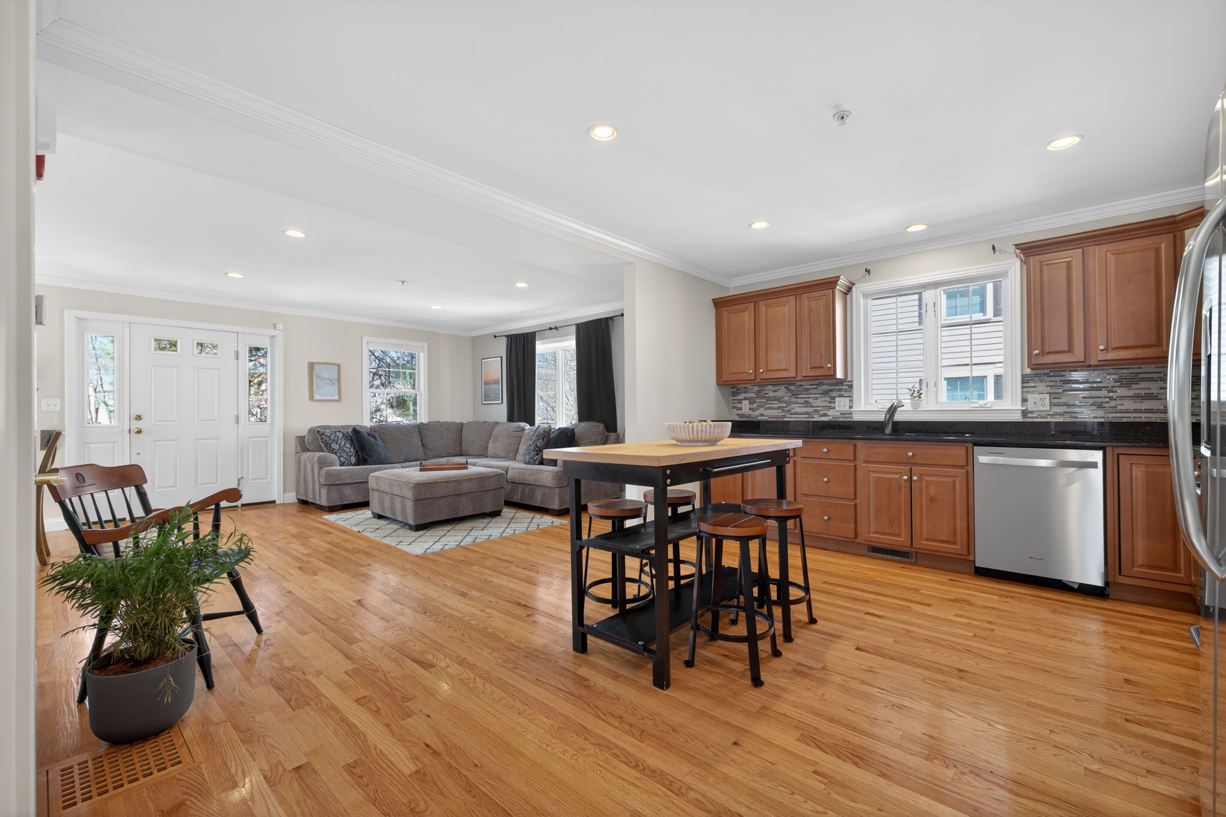 36 Prospect Street Waltham, MA 02453 - Photo 2 of 21