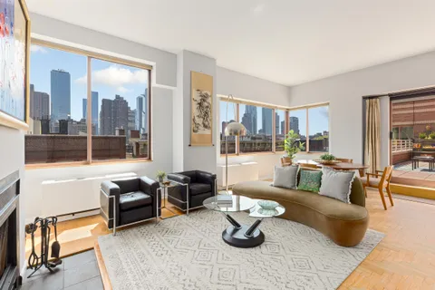 $1,490,000 | 393 West 49th Street, Unit 5C | Hell's Kitchen