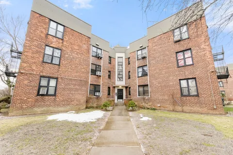 $379,000 | 22-60 79th Street, Unit 3E | Astoria