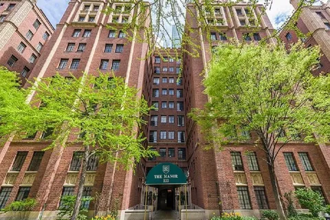 $425,000 | 333 East 43rd Street, Unit 909 | Midtown East