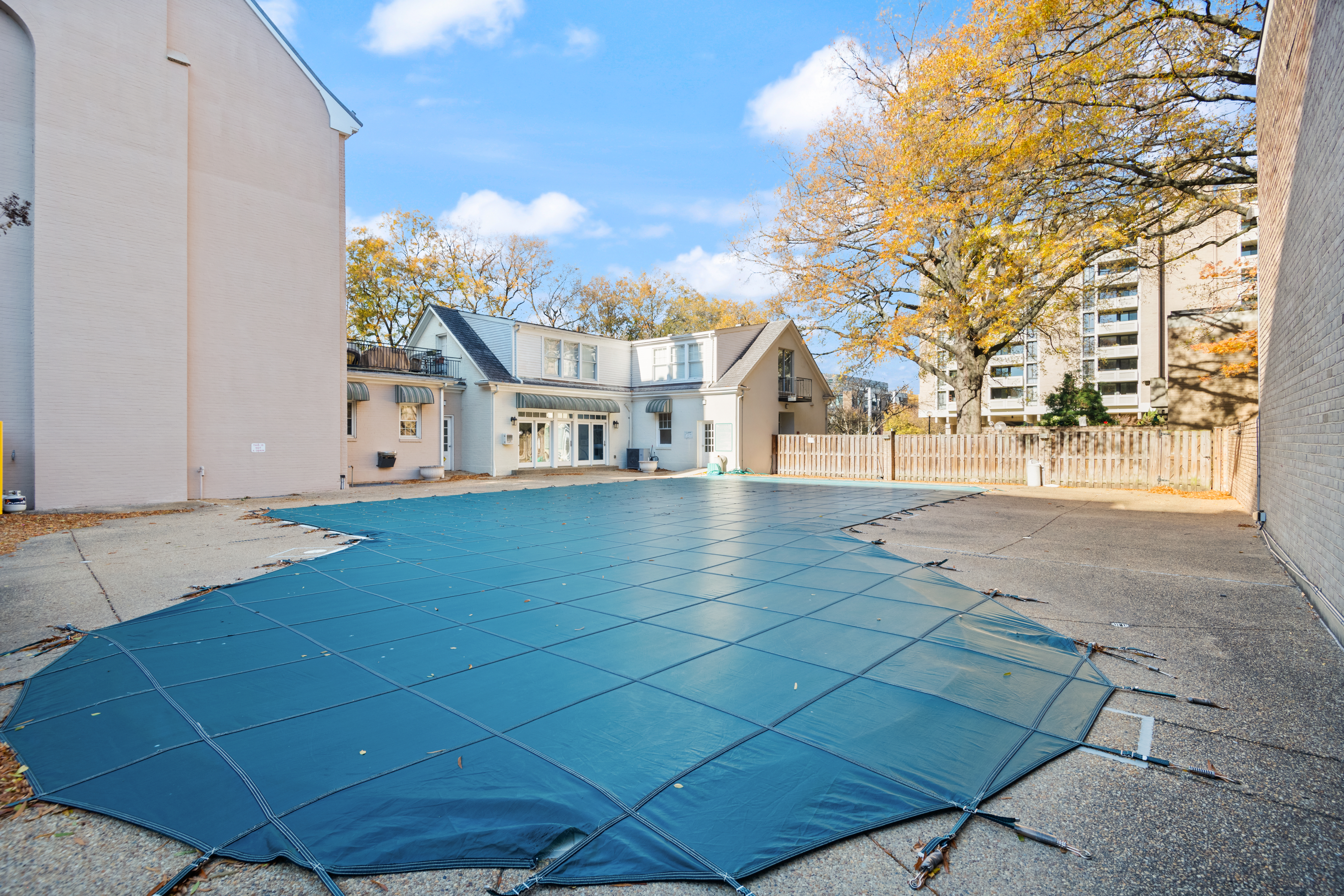 490 M Street Southwest, Unit W802 Washington, DC 20024 - Photo 20 of 24 a view of a yard with brick house