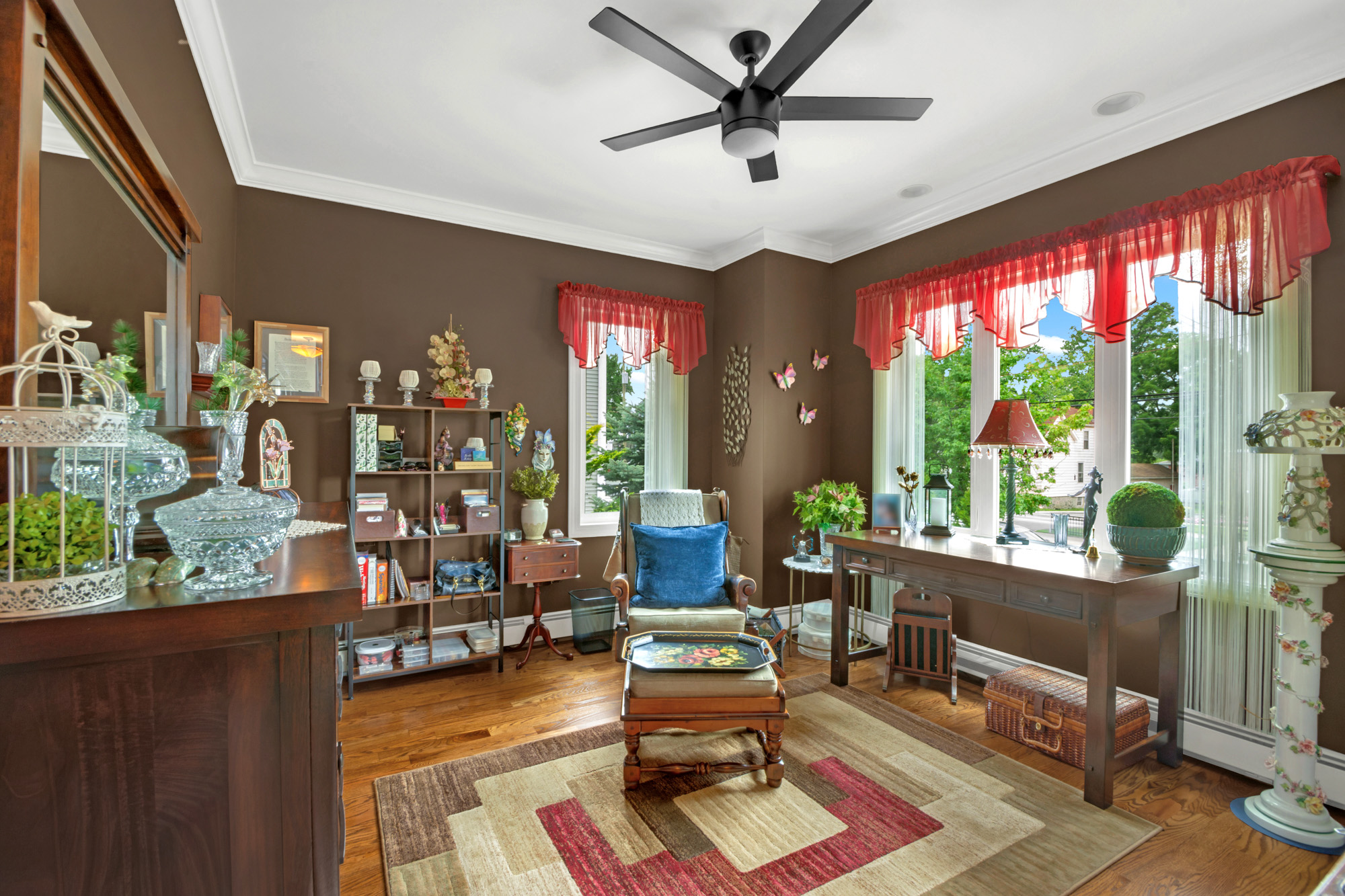 909 Jewett Avenue Staten Island, NY 10314 - Photo 6 of 65 a living room with furniture and a large window