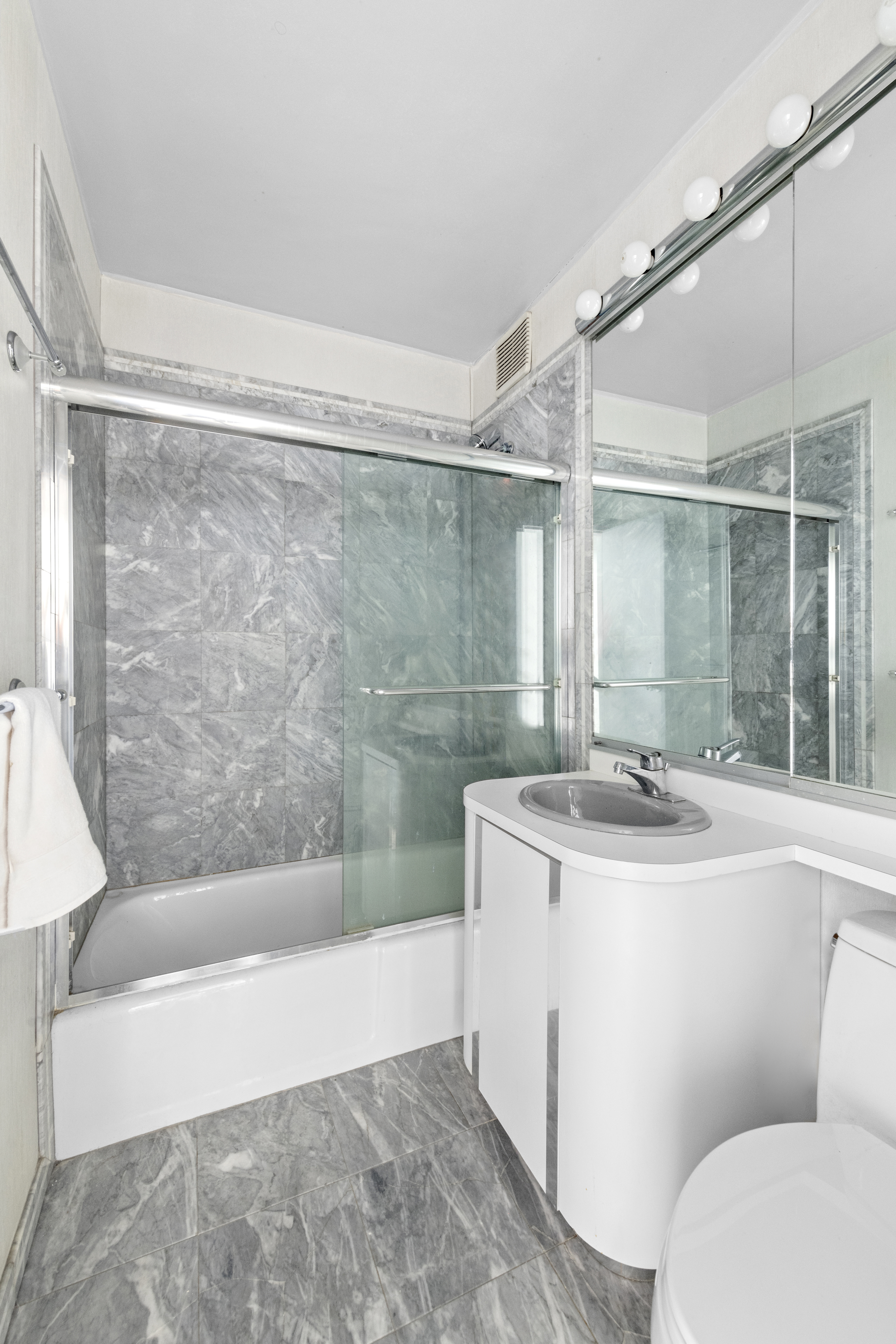 400 East 56th Street, Unit 38S Manhattan, NY 10022 - Photo 6 of 8