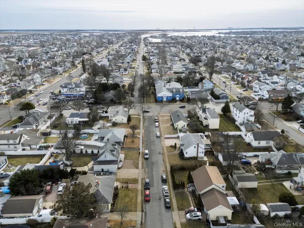 $700,000 | 158 Roosevelt Avenue, Freeport, NY 11520