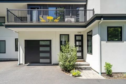 Contact Agent | 1242 Beacon Street, Unit 1242, Newton, MA 02468