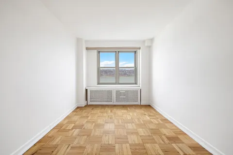 $1,200,000 | 900 West 190th Street, Unit 10O | Hudson Heights