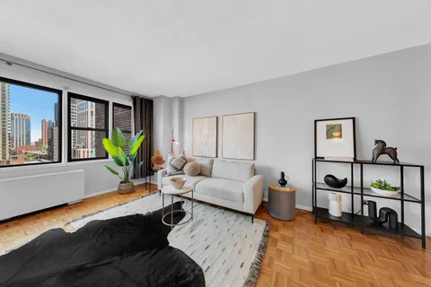 $450,000 | 201 East 83rd Street, Unit 10G | Upper East Side
