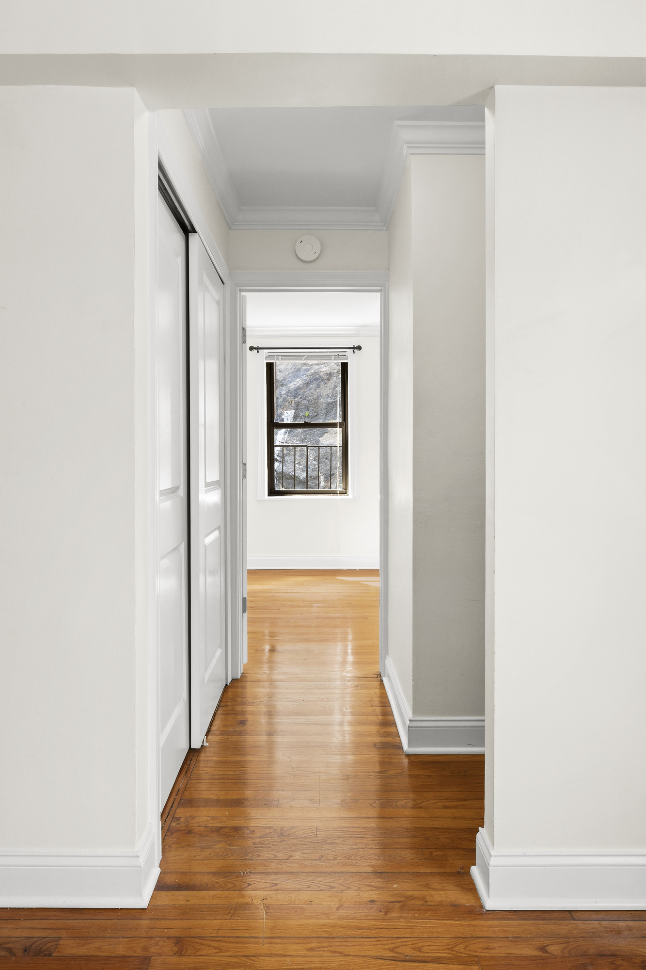 295 Bennett Avenue, Unit 8G Manhattan, NY 10040 - Photo 5 of 8 Gallery Image 5