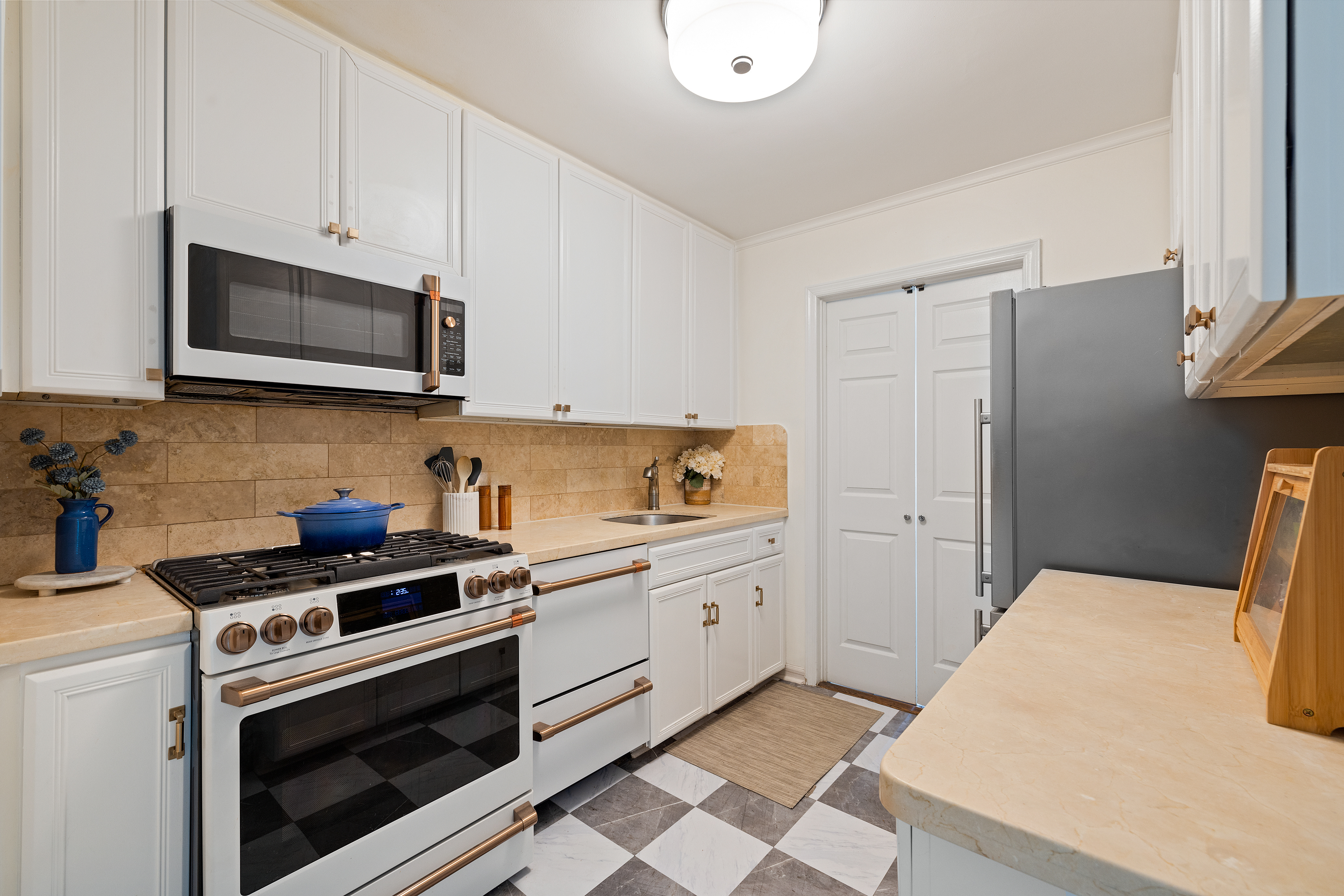 415 East 52nd Street, Unit 11DA Manhattan, NY 10022 - Photo 2 of 10