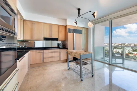 $4,500,000 | 1000 South Pointe Drive, Unit 1903, Miami Beach, FL 33139