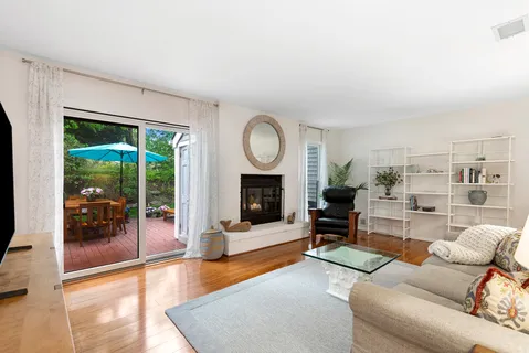 $999,000 | 62 Hubbard Lane, Unit 62, Southampton, NY 11968