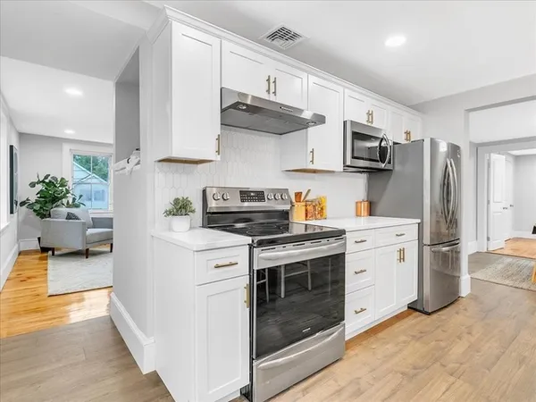 Contact Agent | 42 School Street, Unit B, Salem, MA 01970