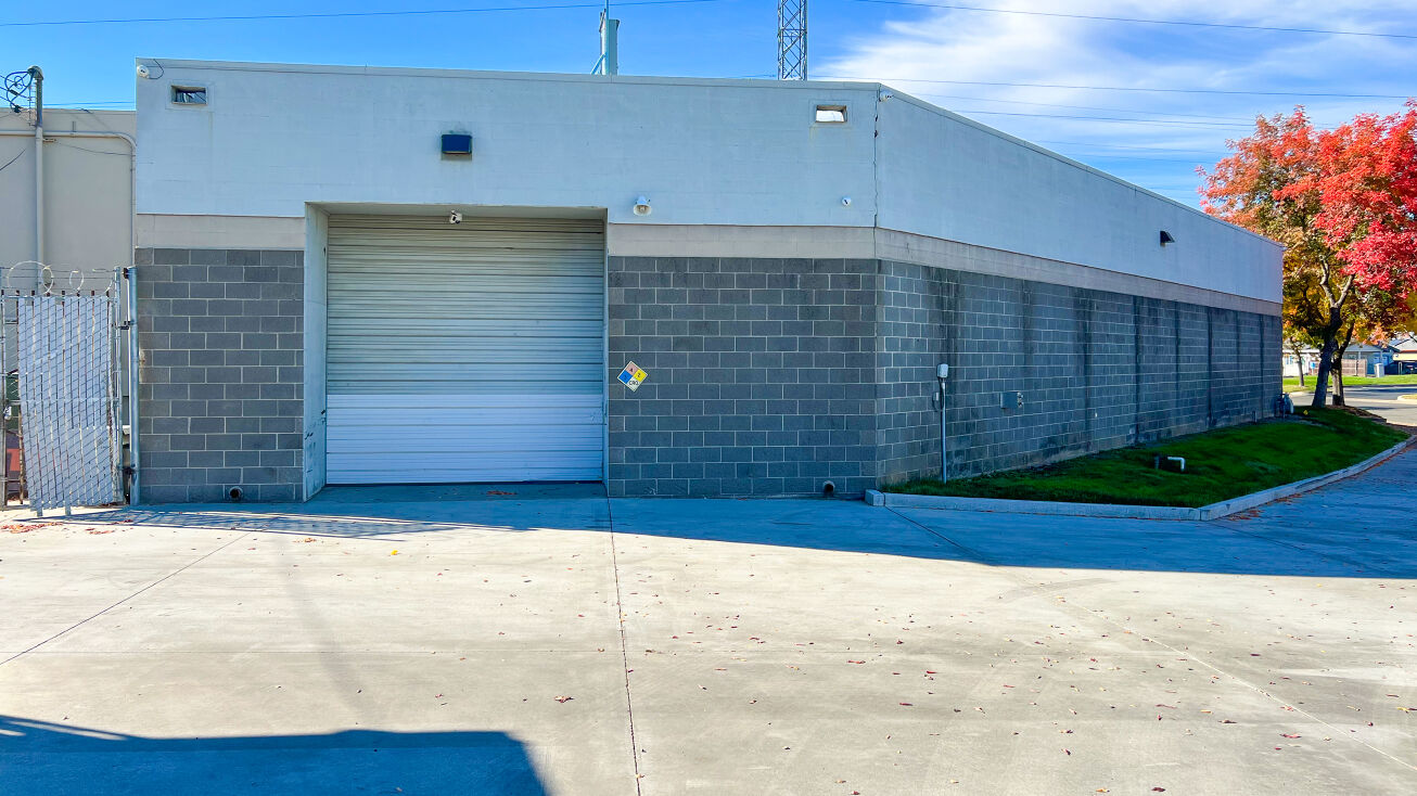 5705 Power Inn Road Sacramento, CA 95824 - Photo 4 of 8 a view of entrance gate of an house