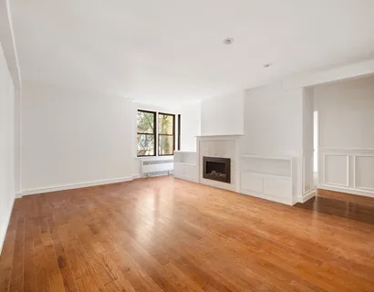 $849,000 | 30 East 9th Street, Unit 2II | Greenwich Village