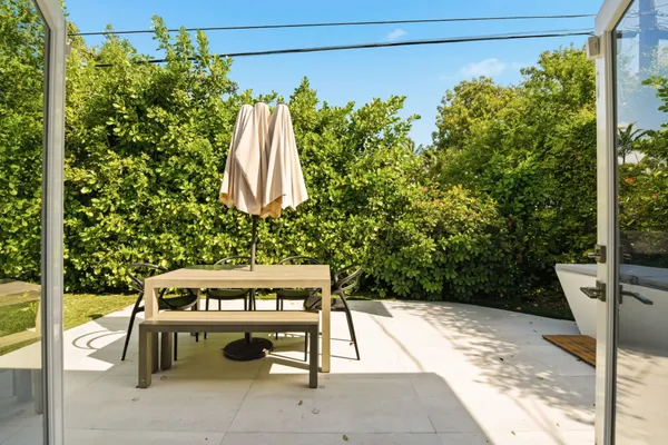 $9,500 | 725 West 51st Street, Miami Beach, FL 33140