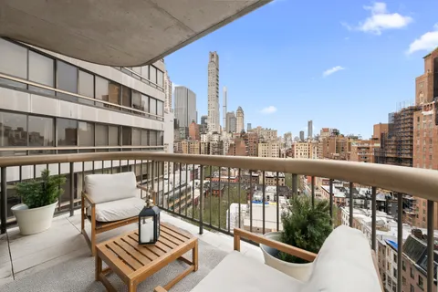 $1,425,000 | 167 East 61st Street, Unit 15D | Lenox Hill