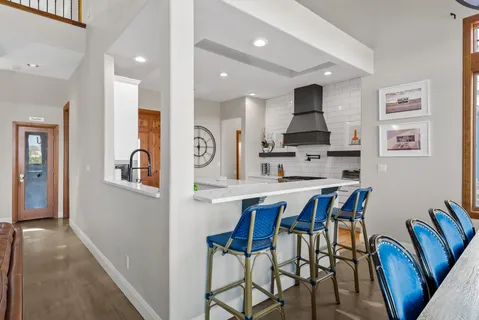 $1,375,000 | 10512 Lake Park Drive, Dripping Springs, TX 78620