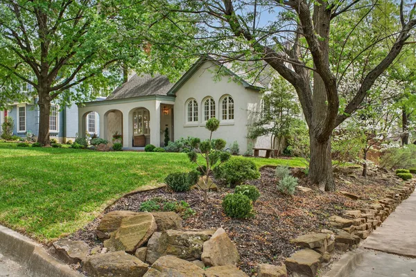 $1,195,000 | 6802 Clayton Avenue, Dallas, TX 75214