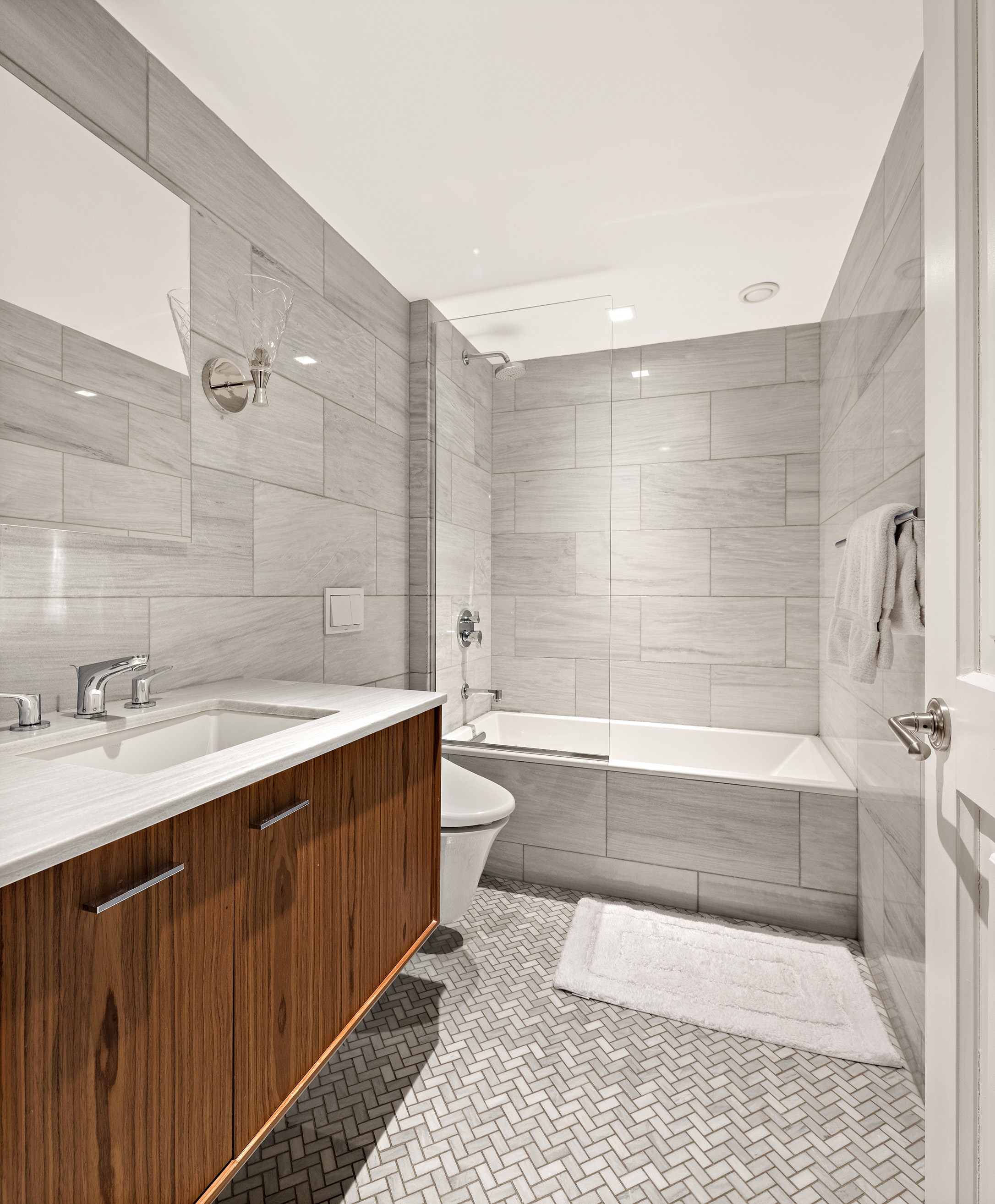 225 East 48th Street Manhattan, NY 10017 - Photo 22 of 26 Gallery Image 22