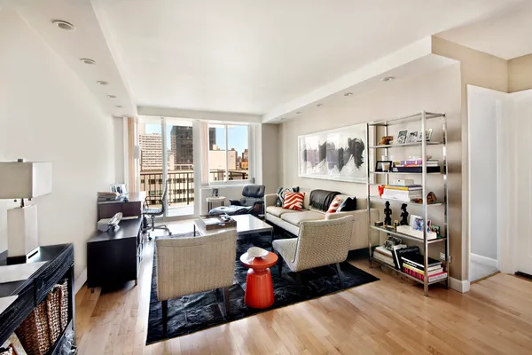 $8,600 | 220 East 65th Street, Unit 24B | Lenox Hill