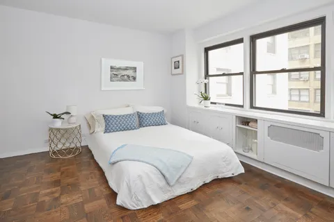 $420,000 | 411 East 57th Street, Unit 7C | Sutton Place