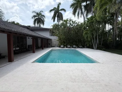 a view of outdoor space yard and porch