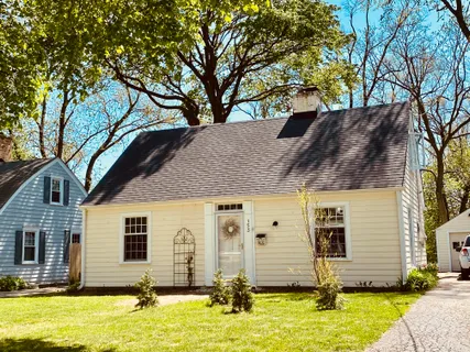 $299,000 | 153 Coolidge Avenue, Libertyville, IL 60048