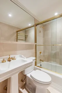 $3,000,000 | 10 East 70th Street, Unit 3A | Lenox Hill