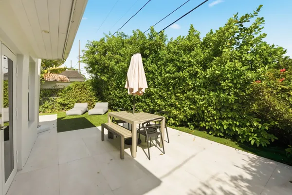 $9,500 | 725 West 51st Street, Miami Beach, FL 33140