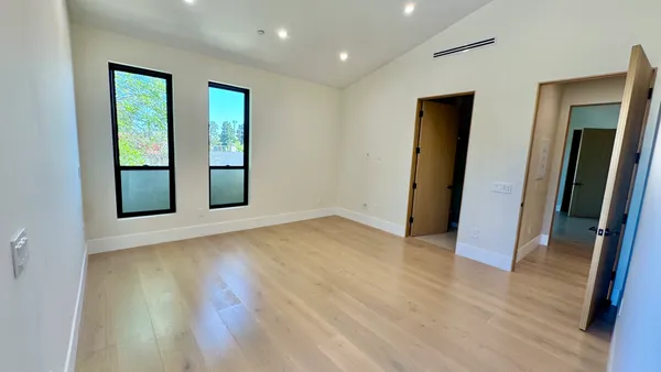 $7,995 | Yarmouth Avenue, Encino, CA 91316