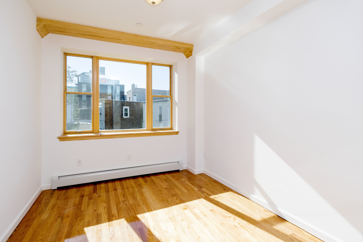 18-10 Astoria Park South, Unit 2 Queens, NY 11102 - Photo 3 of 10