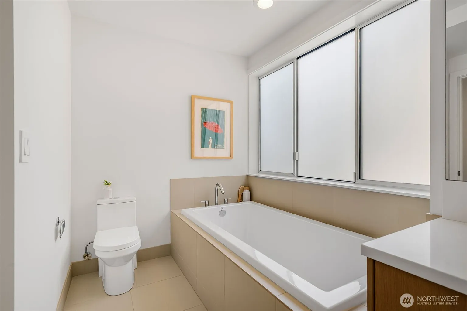 307 14th Avenue East, Unit B Seattle, WA 98112 - Photo 16 of 36
