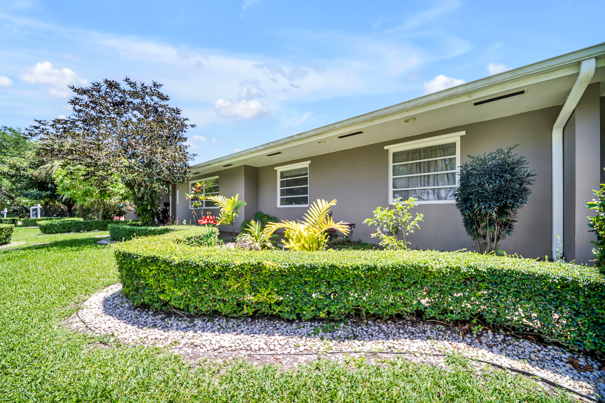 6760 Southwest 62nd Terrace Miami, FL 33143 - Photo 35 of 38 a front view of house with a garden