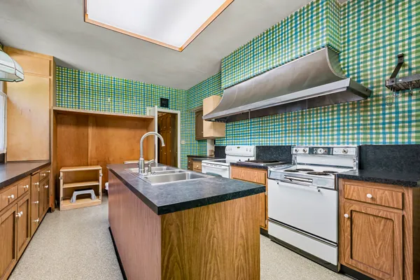 $1,150,000 | 113 Maple Avenue, Oil City, PA 16301