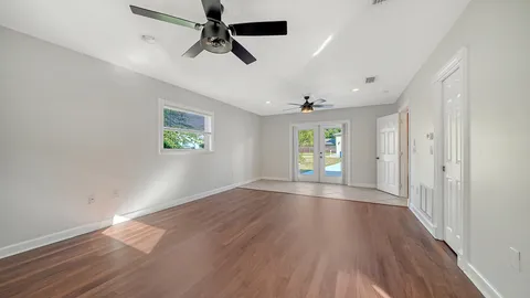 $525,000 | 2452 Whippoorwill Circle, Sarasota, FL 34231