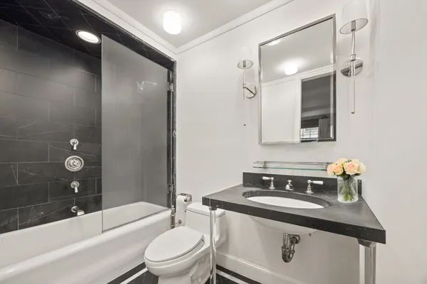 $999,000 | 23 East 74th Street, Unit 7E | Lenox Hill