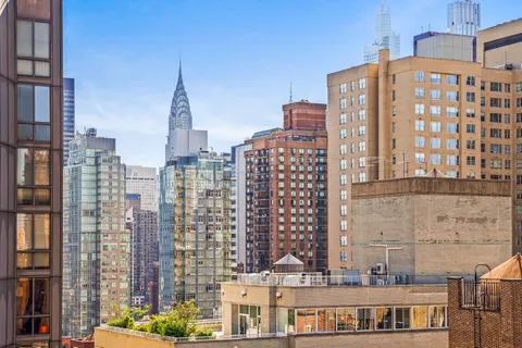 $595,000 | 357 East 57th Street, Unit 2E | Sutton Place