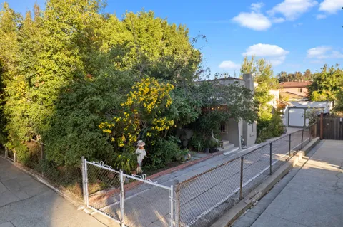 $1,230,000 | 836 North Benton Way, Los Angeles, CA 90026
