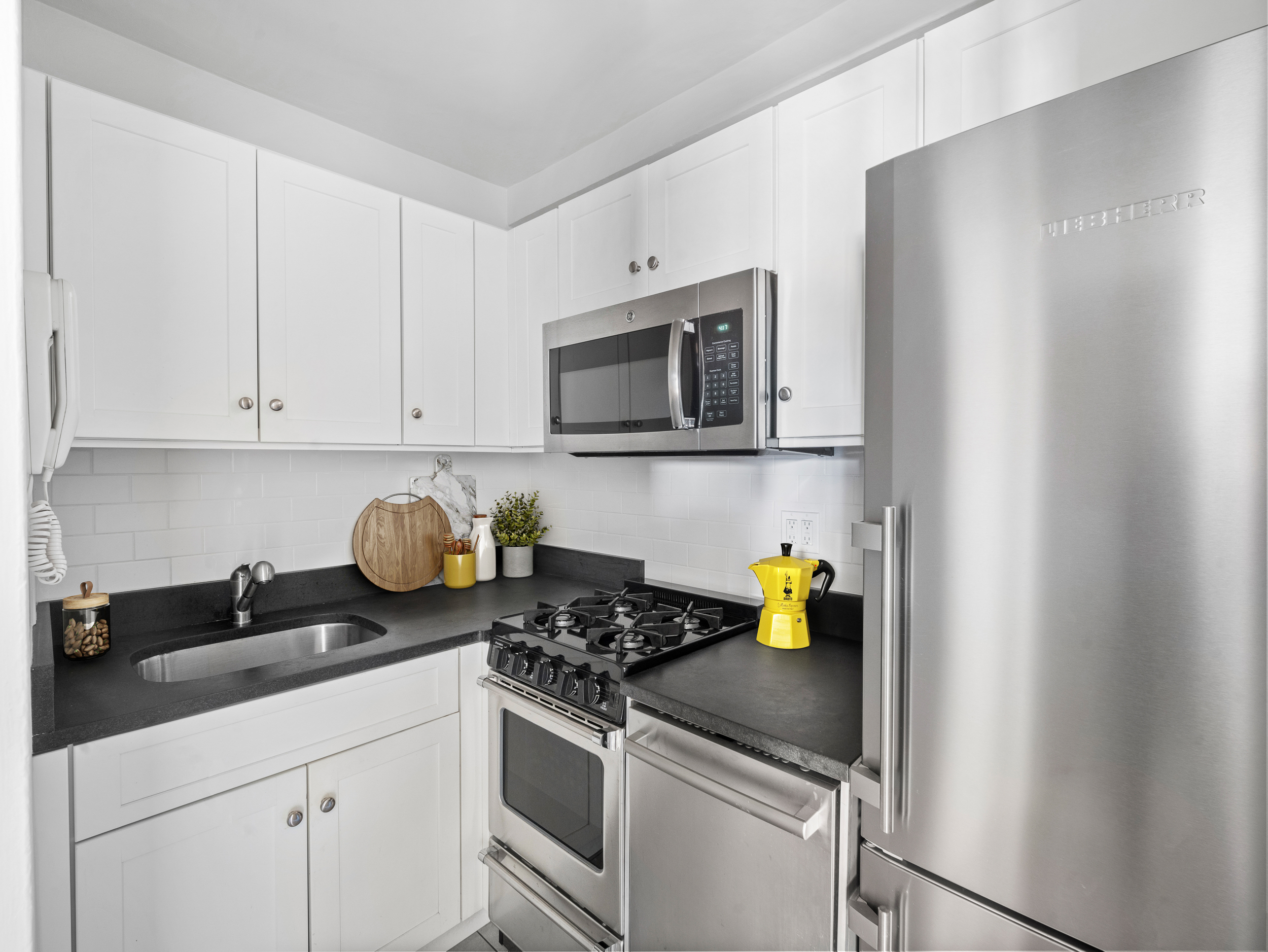 14 Horatio Street, Unit 12K Manhattan, NY 10014 - Photo 9 of 16