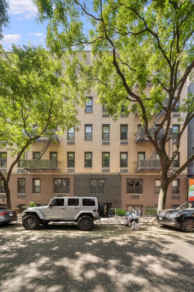 $750,000 | 250 West 16th Street | Chelsea