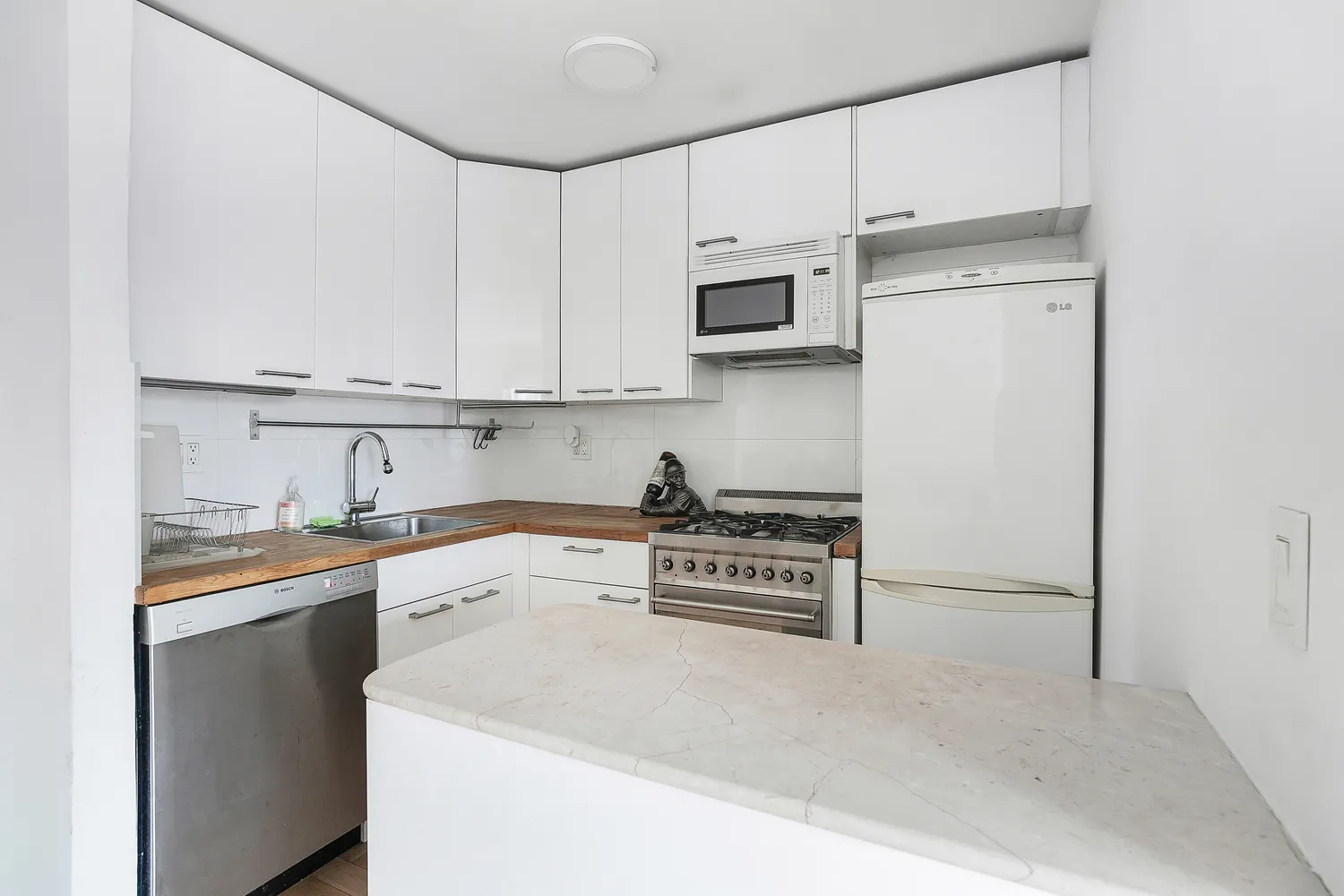 $625,000 | 201 East 36th Street, Unit 16E | Murray Hill