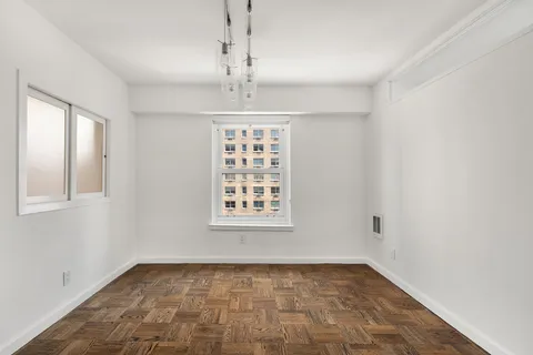 $1,500,000 | 501 East 79th Street, Unit 11E | Upper East Side