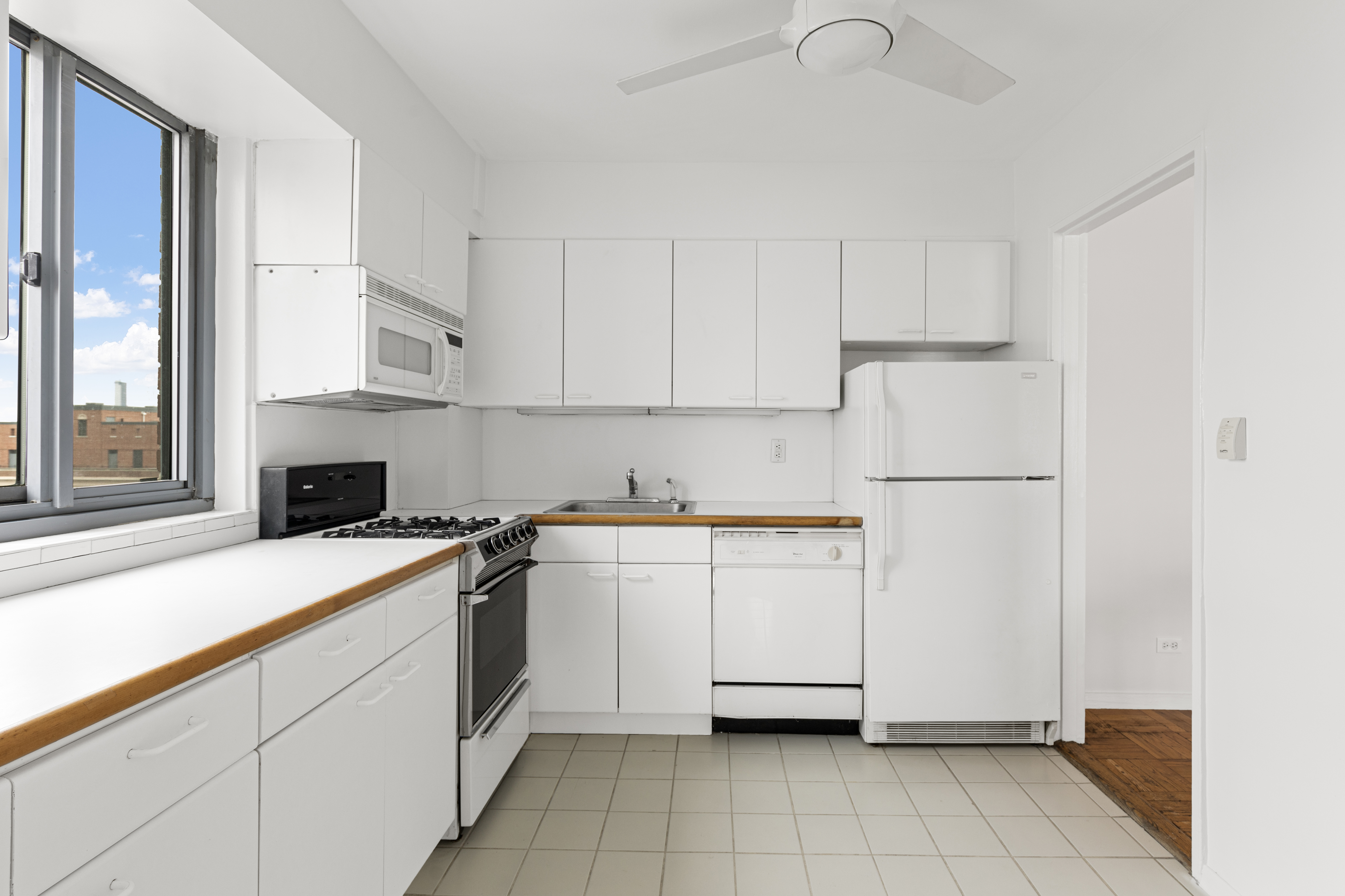 175 West 12th Street, Unit 19F Manhattan, NY 10011 - Photo 7 of 17