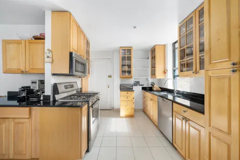 $3,400,000 | 514 West End Avenue, Unit 12BC | Upper West Side