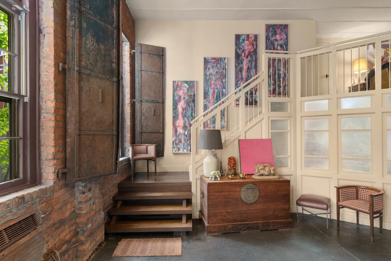 a view of entryway with a front door